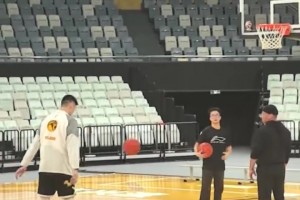 真是劳模啊！胡金秋从国家队回广厦后，没有休息，立刻开始了训练