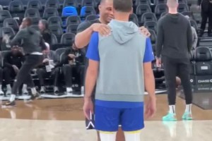 老相识啦🤝库里赛前和威少、德罗赞开心聊天+互动~